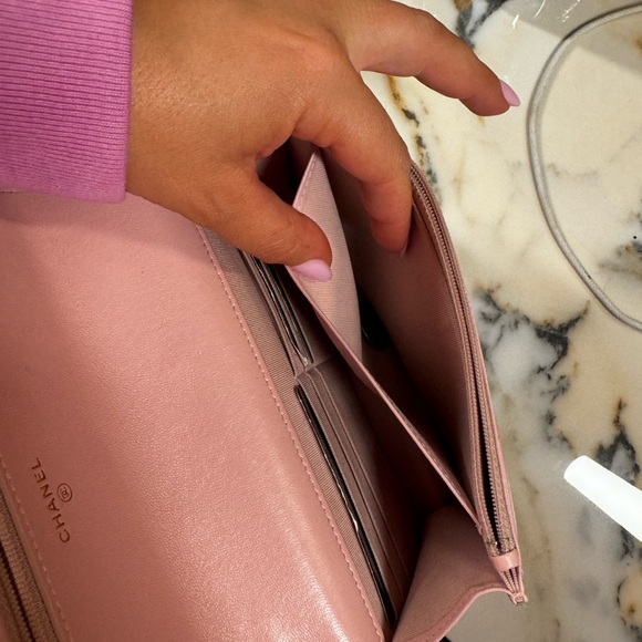 Authentic Chanel 19 Wallet on chain in baby pink. 2 tone chain leather purse - Picture 3 of 4